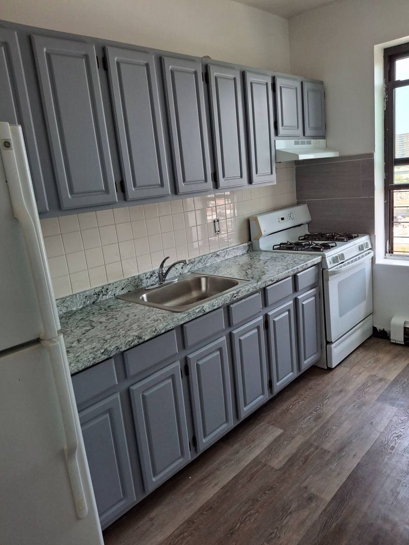 Bronx Apartment: 1325 Lafayette Avenue