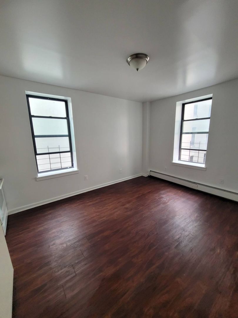 Bronx Apartment: 845 Longfellow Avenue