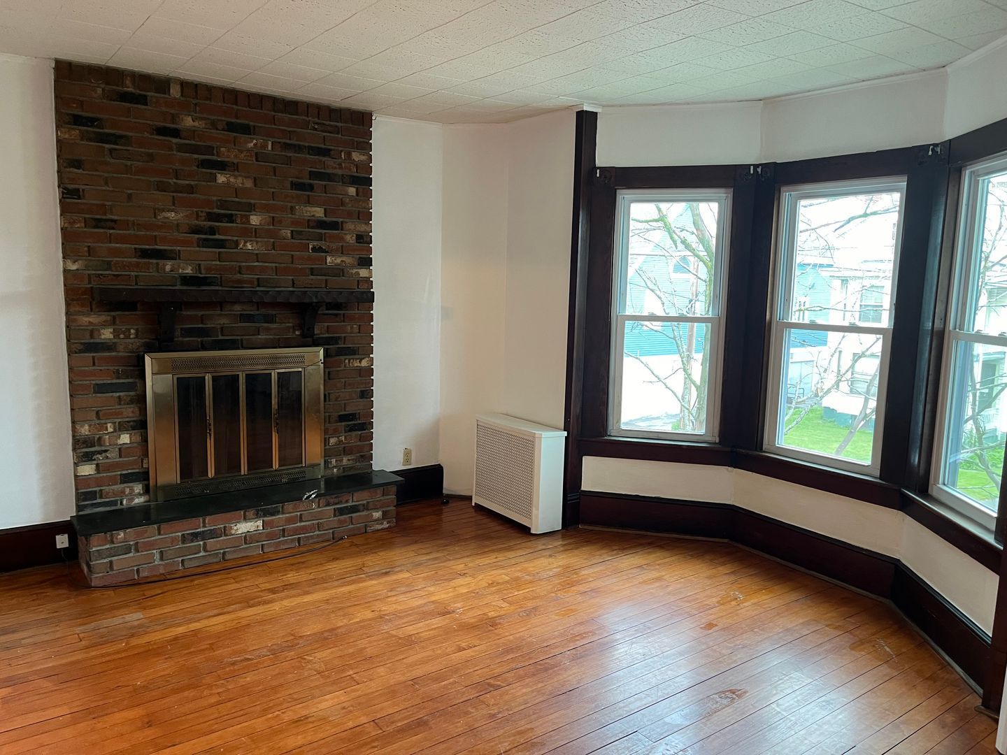 Poughkeepsie House: 22 Raymond Ave, Ground Floor