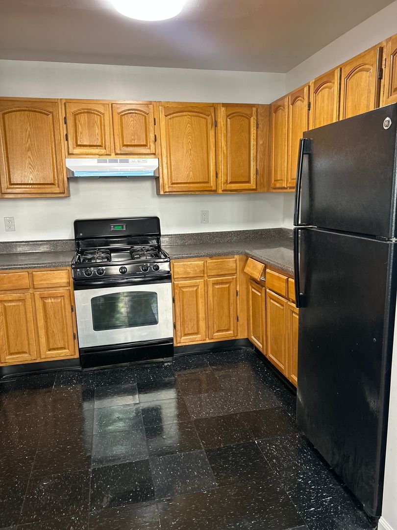 Bronx Apartment: 1575 Bathgate Avenue