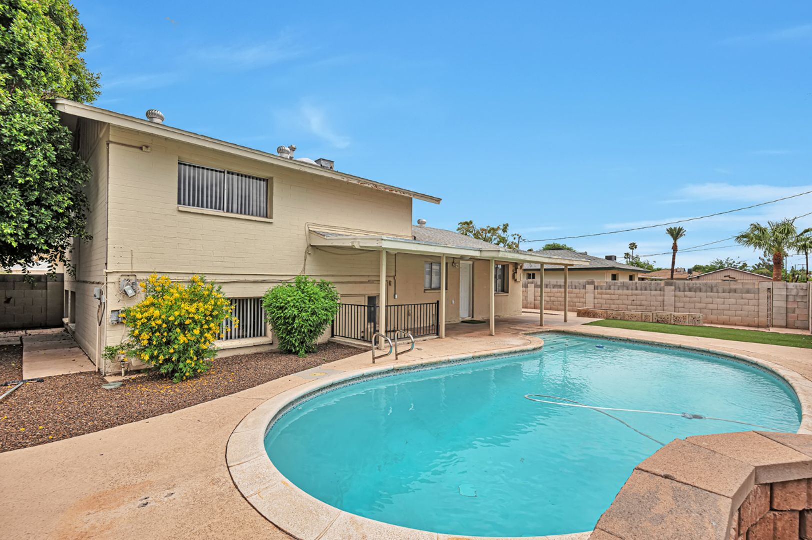 Tempe House: 1025 E Manhatton Dr