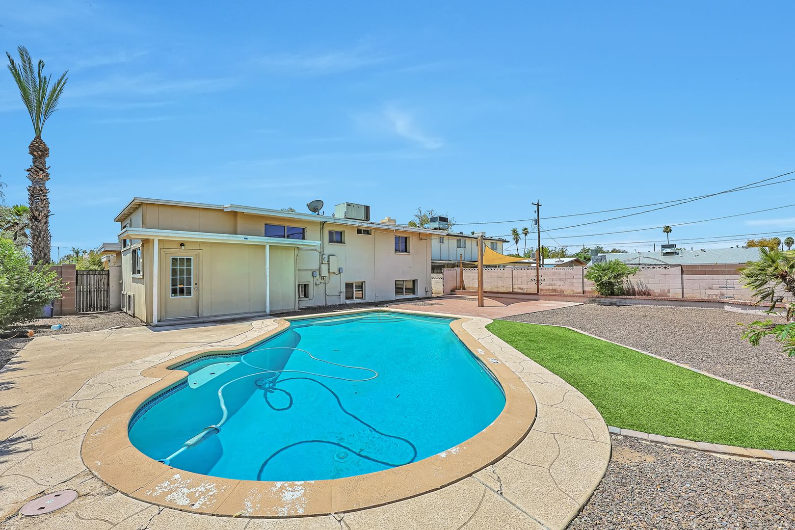 Tempe House: 1026 E Bishop Cir