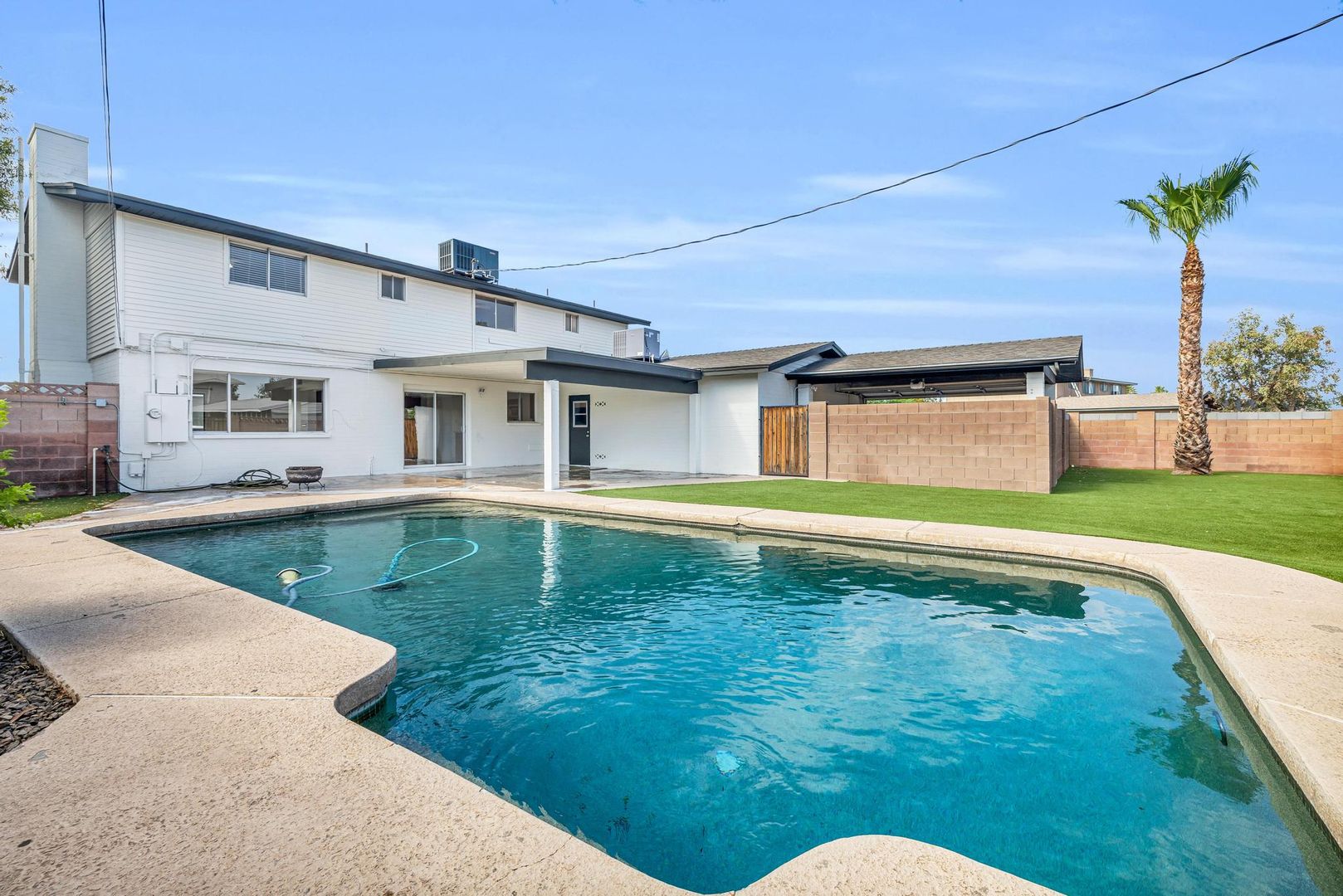 Tempe House: 1122 E Concorda Dr