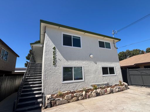 Newly Remodeled 2 Bedroom Apartment in Prime South Bay Location