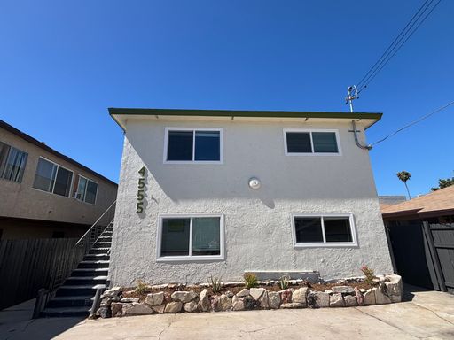 Available Now – Fully Remodeled 1 Bed / 1 Bath Apartment