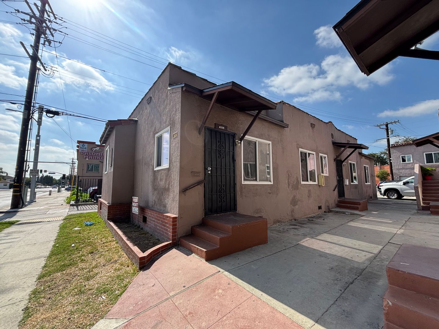 Huntington Park Apartment: 6335 State St.