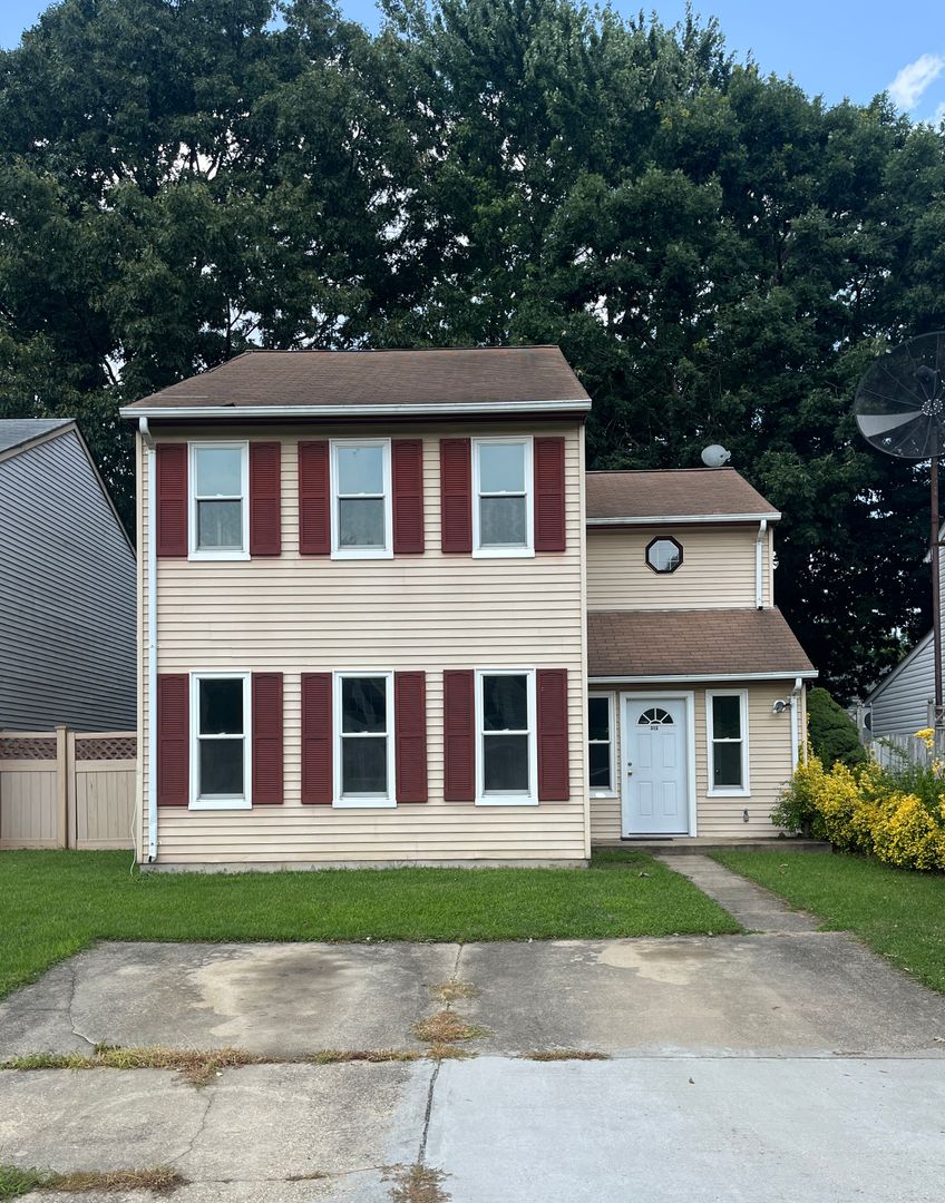 Edgewood House: 313 Winterberry Drive