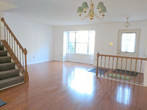 3 Bedroom Townhome – 8 Lambeth Bridge Ct , Lutherville Timonium, MD 21093