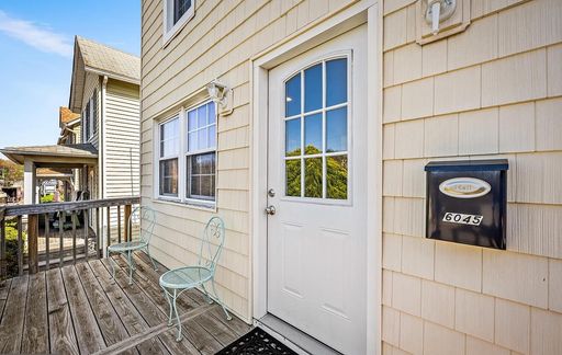 2 Bedroom House – 6045 Falls Rd, Baltimore, MD 21209