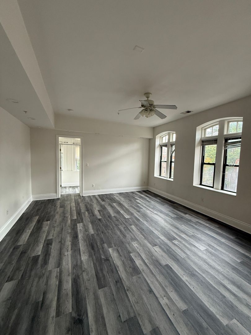 Baltimore Apartment: 1401 Battery Avenue