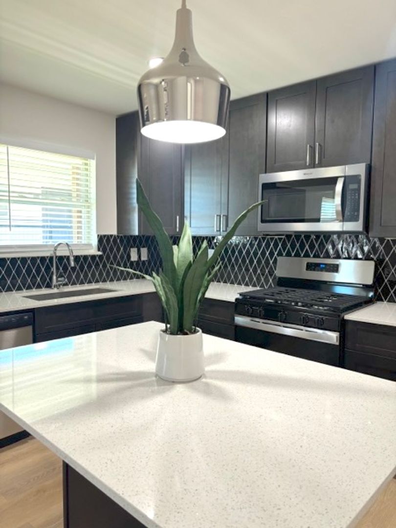 Tulsa Apartment: 7845 E 49th St