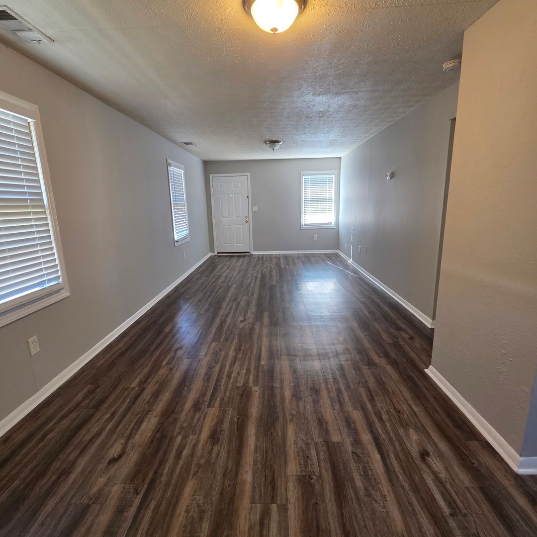 Pickens Apartment: 104 Northway Drive