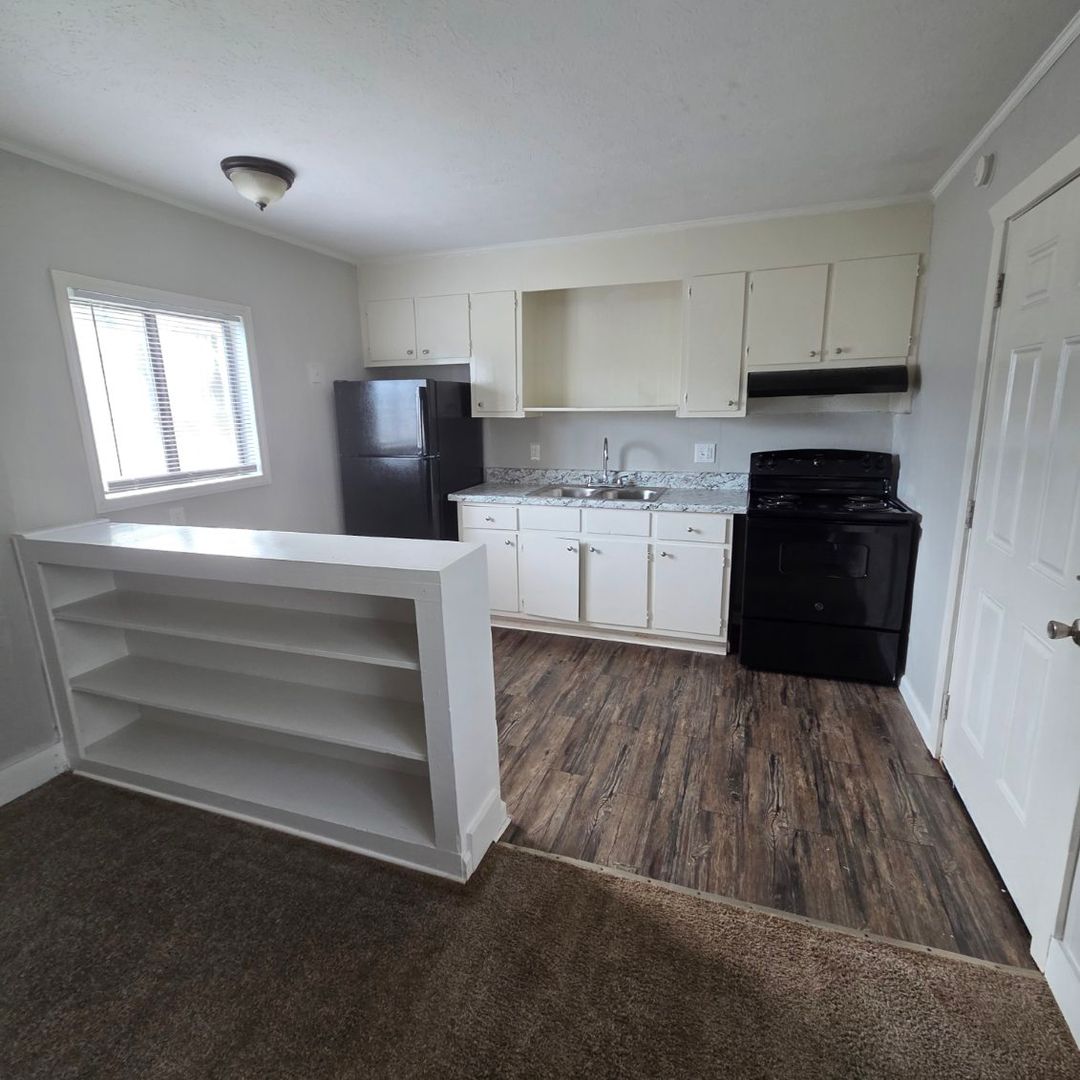 Pickens Apartment: 208 Windwood Dr
