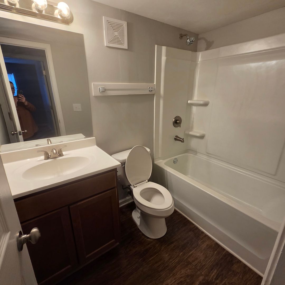 Pickens Apartment: 208 Windwood Dr