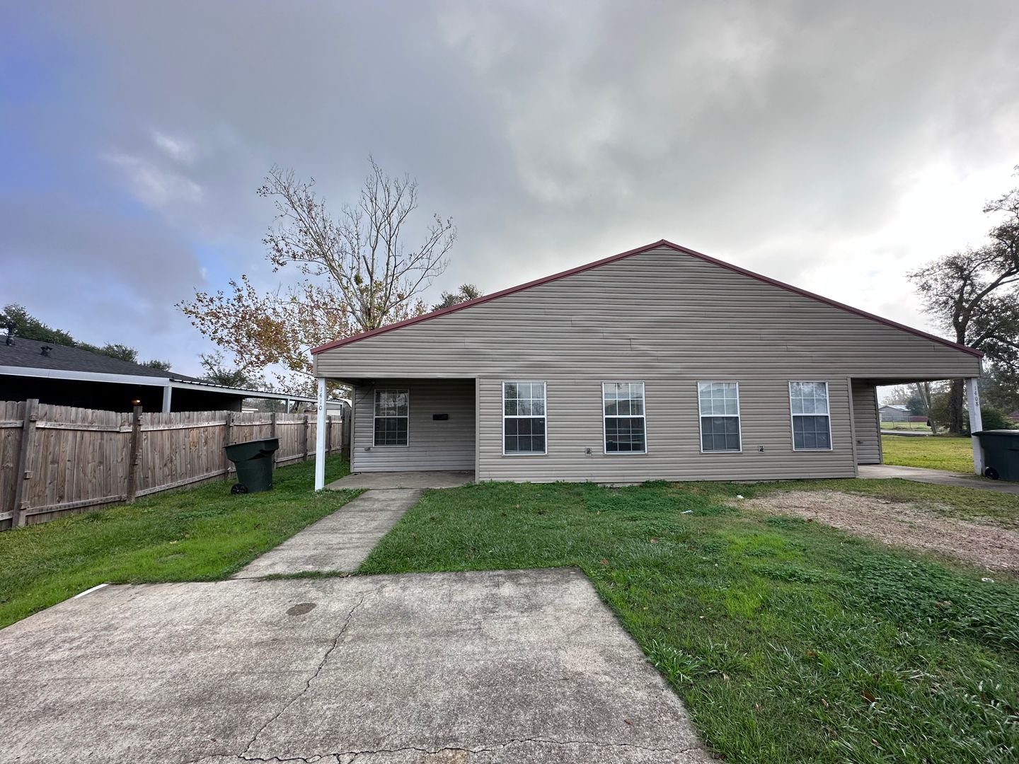 Lake Charles House: 1410 Pear st