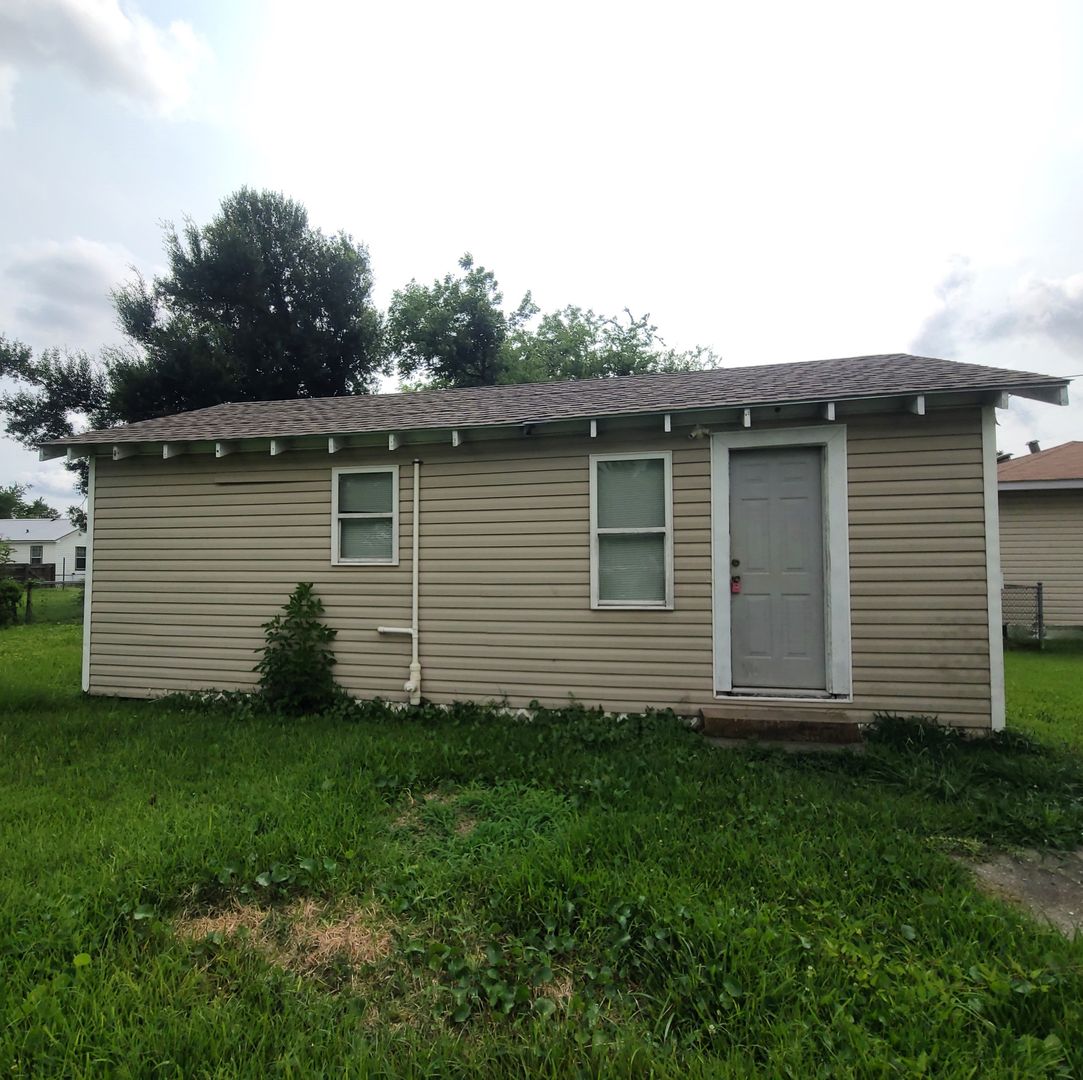 Lake Charles Apartment: 1009  Fall Street