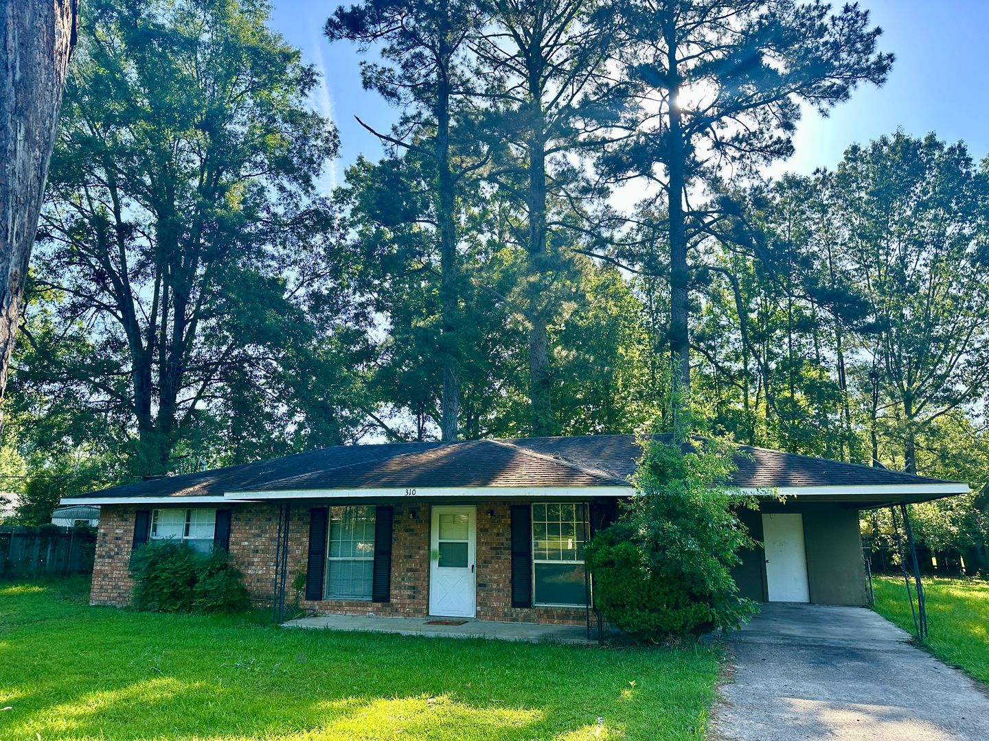 Oakdale House: 310 Hospital Dr