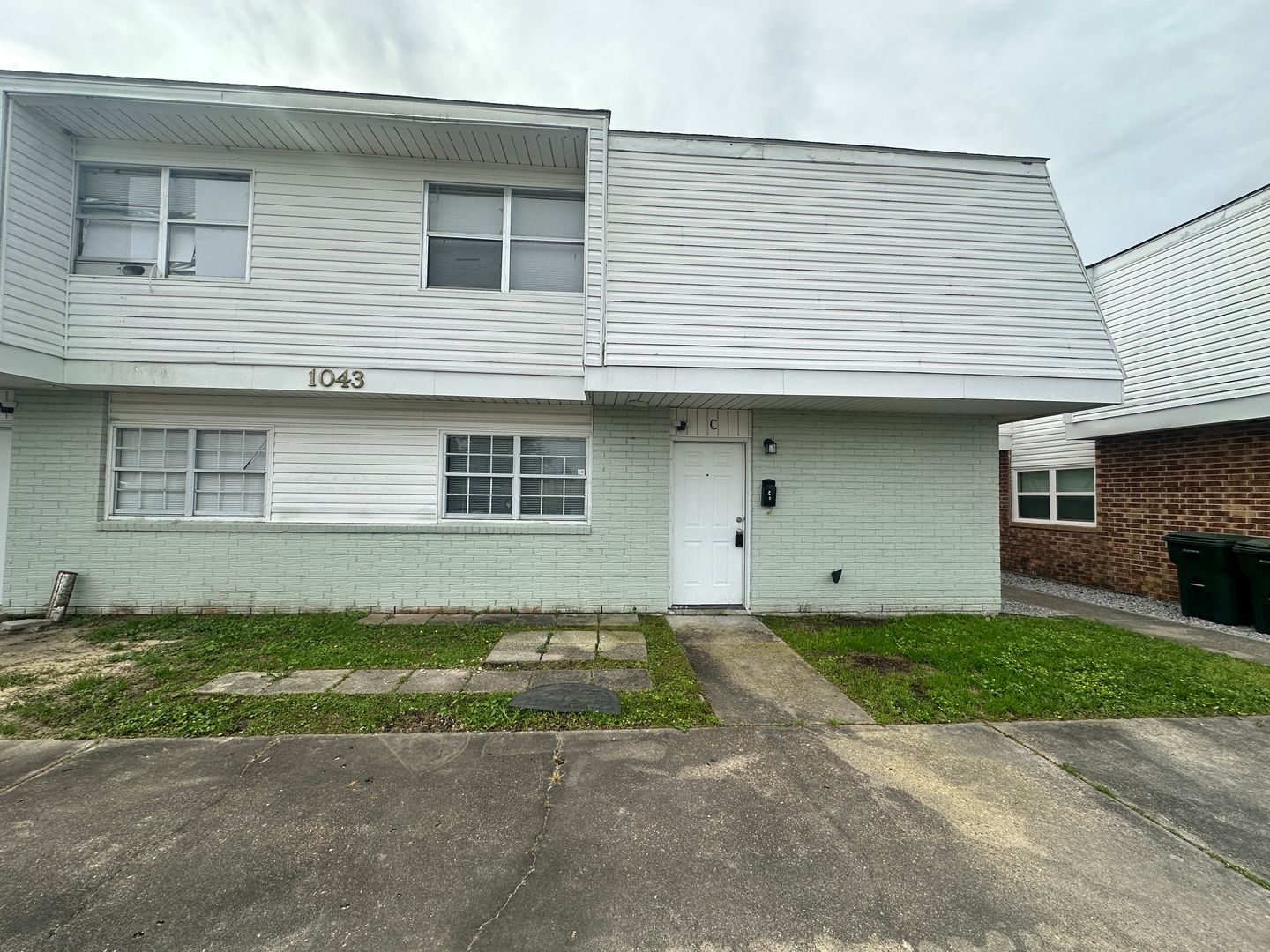 Lake Charles Apartment: 1043 Deesport St