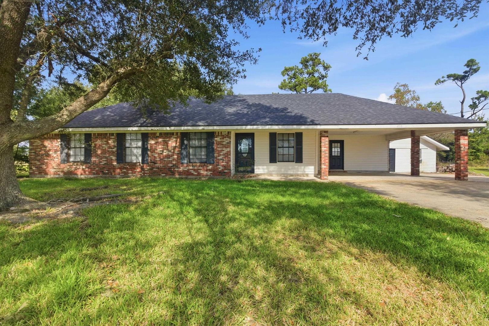 Sulphur House: 2014 Iona Drive