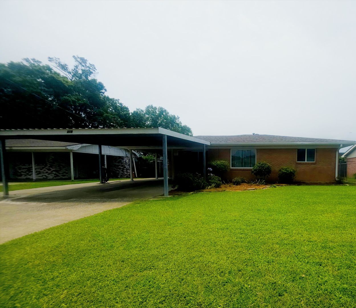 Lake Charles House: 319 Heather St.