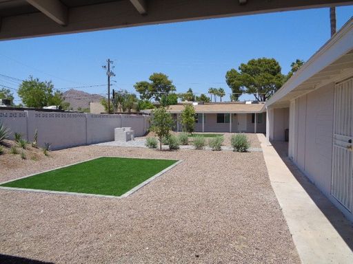 Ask about move in specials! Gorgeous remodeled 2 bedroom condo in Old Town Scottsdale! Available NOW! – photo 1