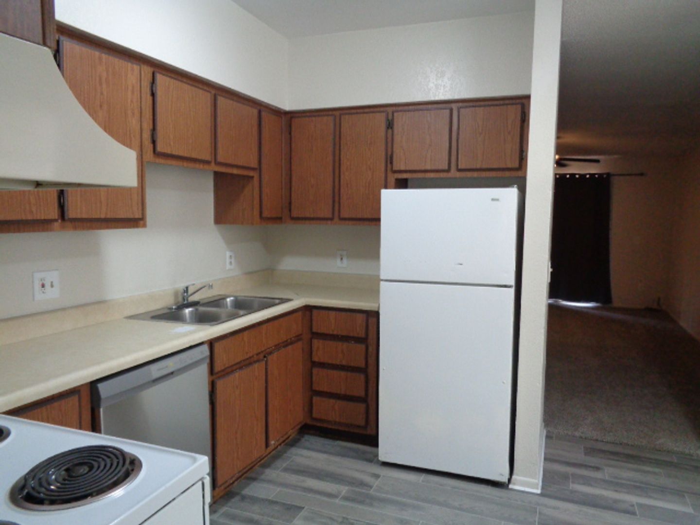 Phoenix Apartment: 2822 E. Kathleen Rd.