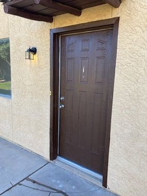 Gorgeous remodeled 2 bed unit in tri-plex! – photo 1