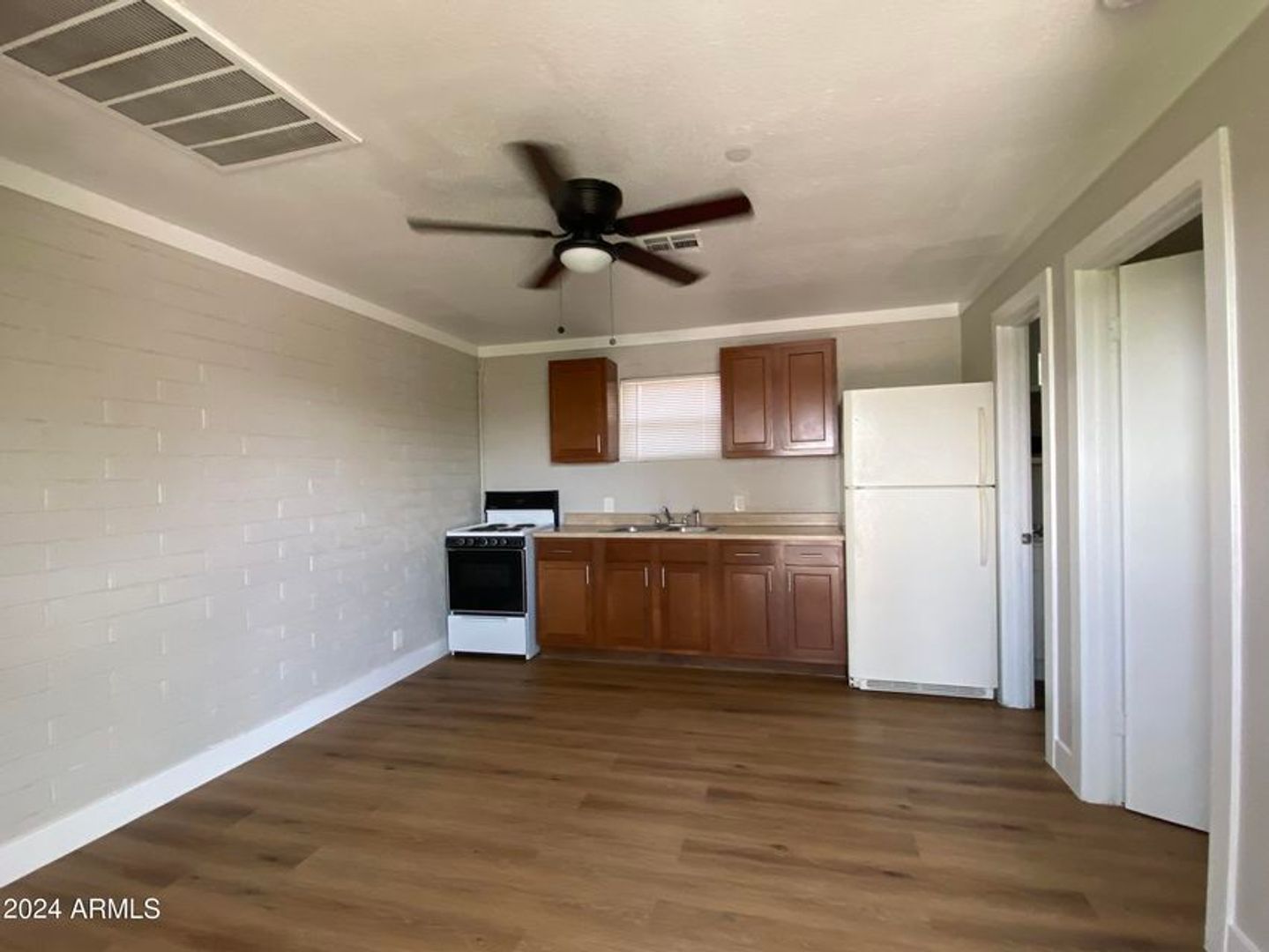 Phoenix Apartment: 1595 W. Mountain View Rd.