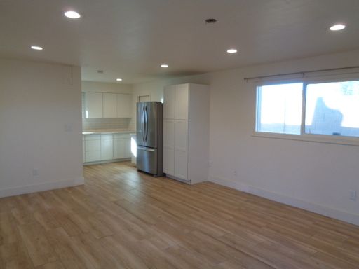 Terrific 2 bedroom unit with a private backyard! – photo 1