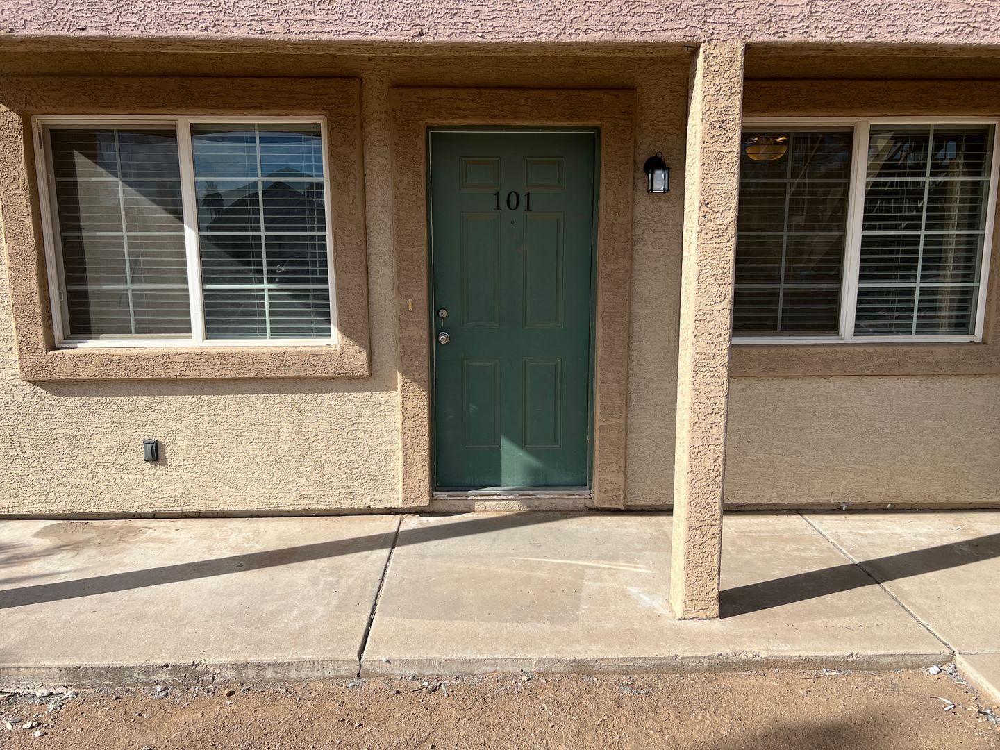 Apache Junction Apartment: 1882 S. Monterey Dr.