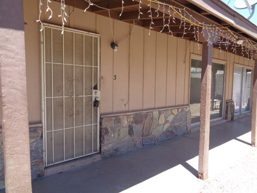 Spacious 2 bedroom unit in Glendale-small community. Available NOW! – photo 1
