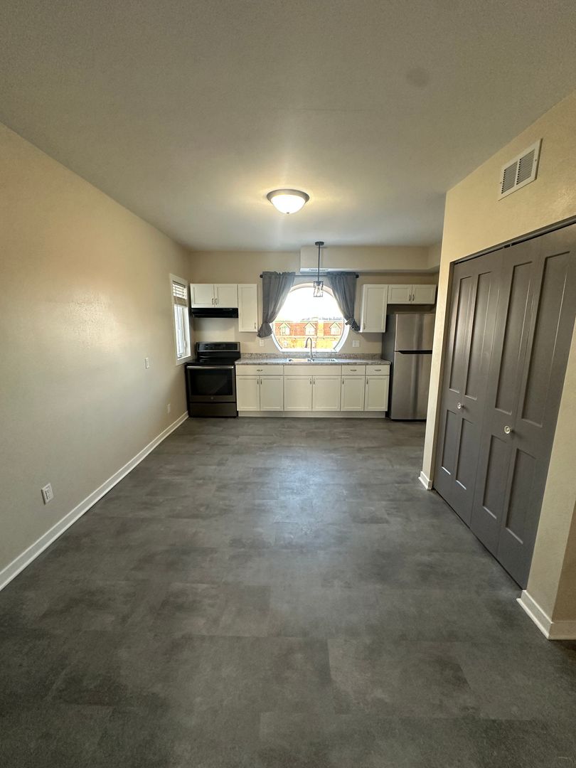 Dubuque Apartment: 1635 / 1651 White St