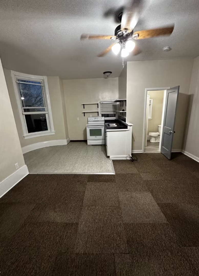 Dubuque Apartment: 1941 Madison St