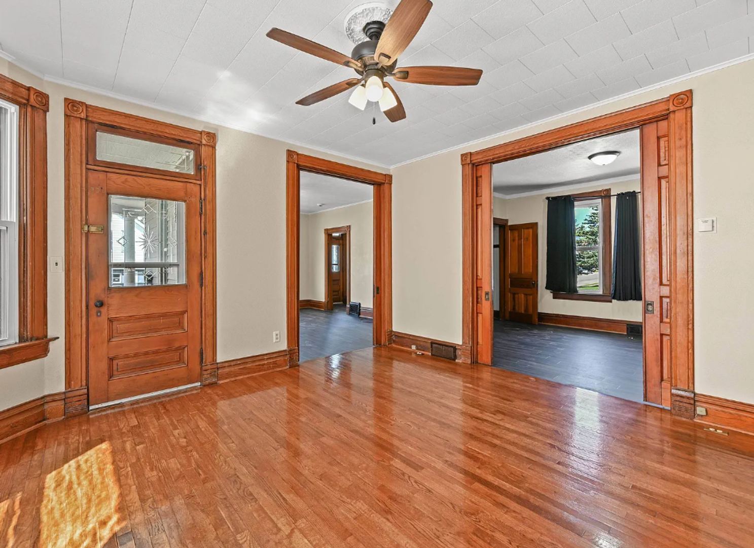 Dubuque House: 2508 Windsor