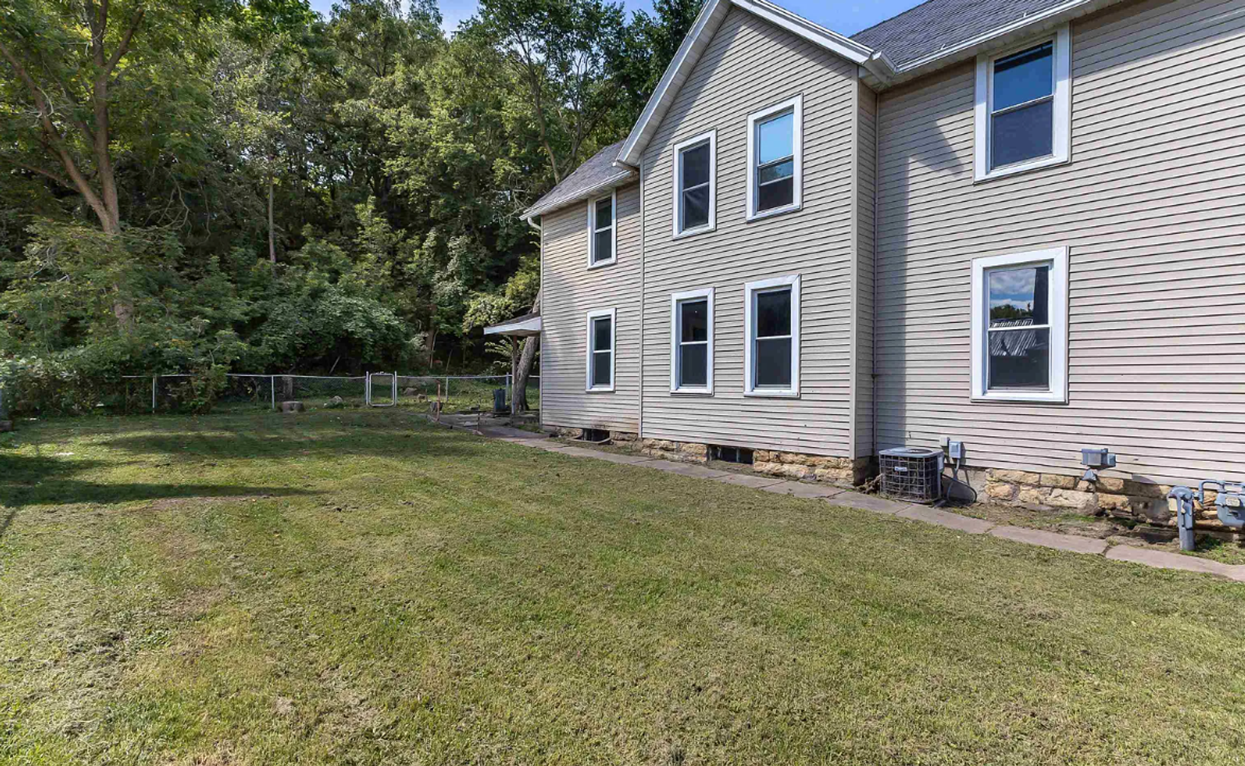 Dubuque House: 400 Kaufmann