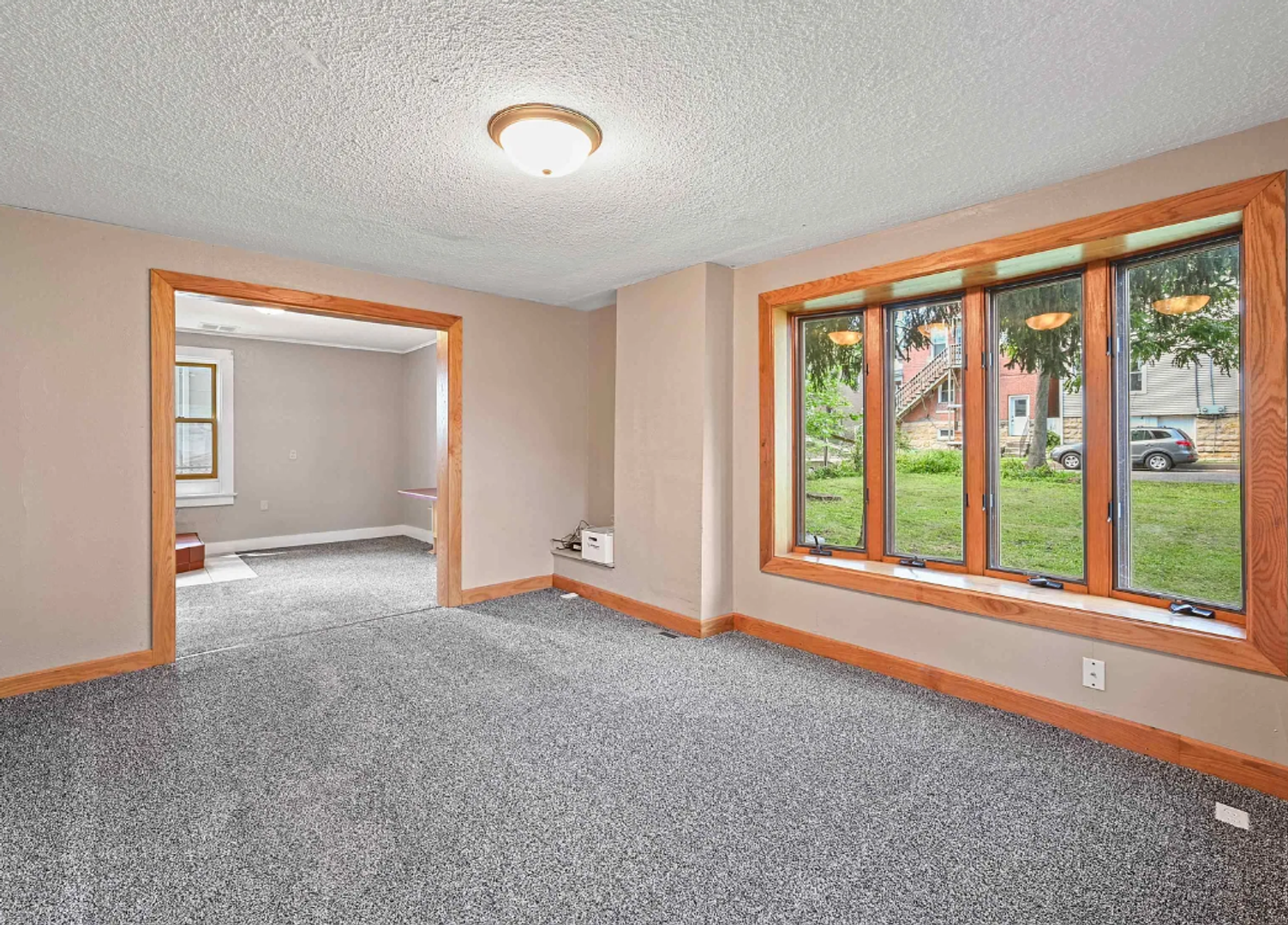 Dubuque House: 2125 Stafford