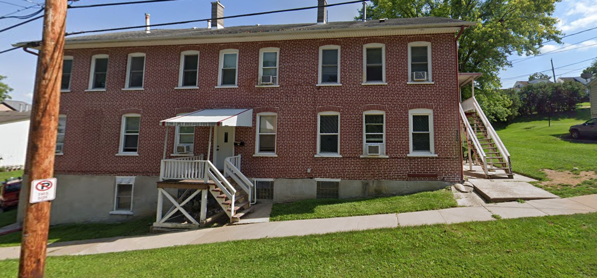 Dubuque Apartment: 572 W 5th St
