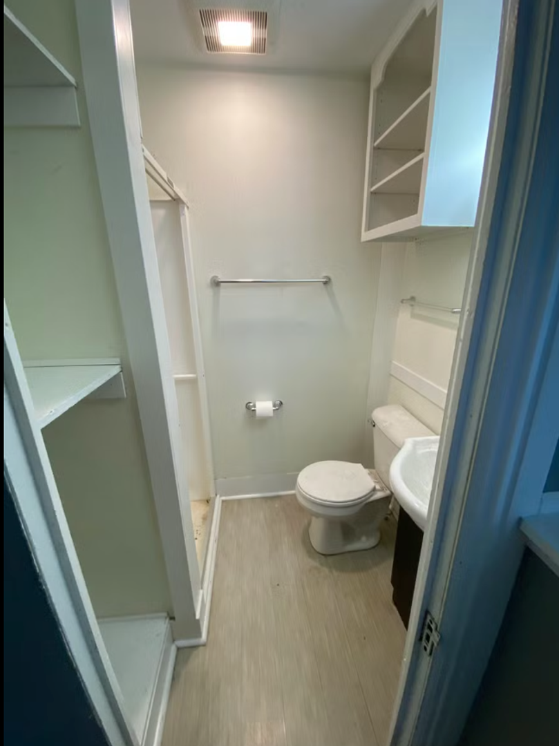 Dubuque Apartment: 1941 Madison St