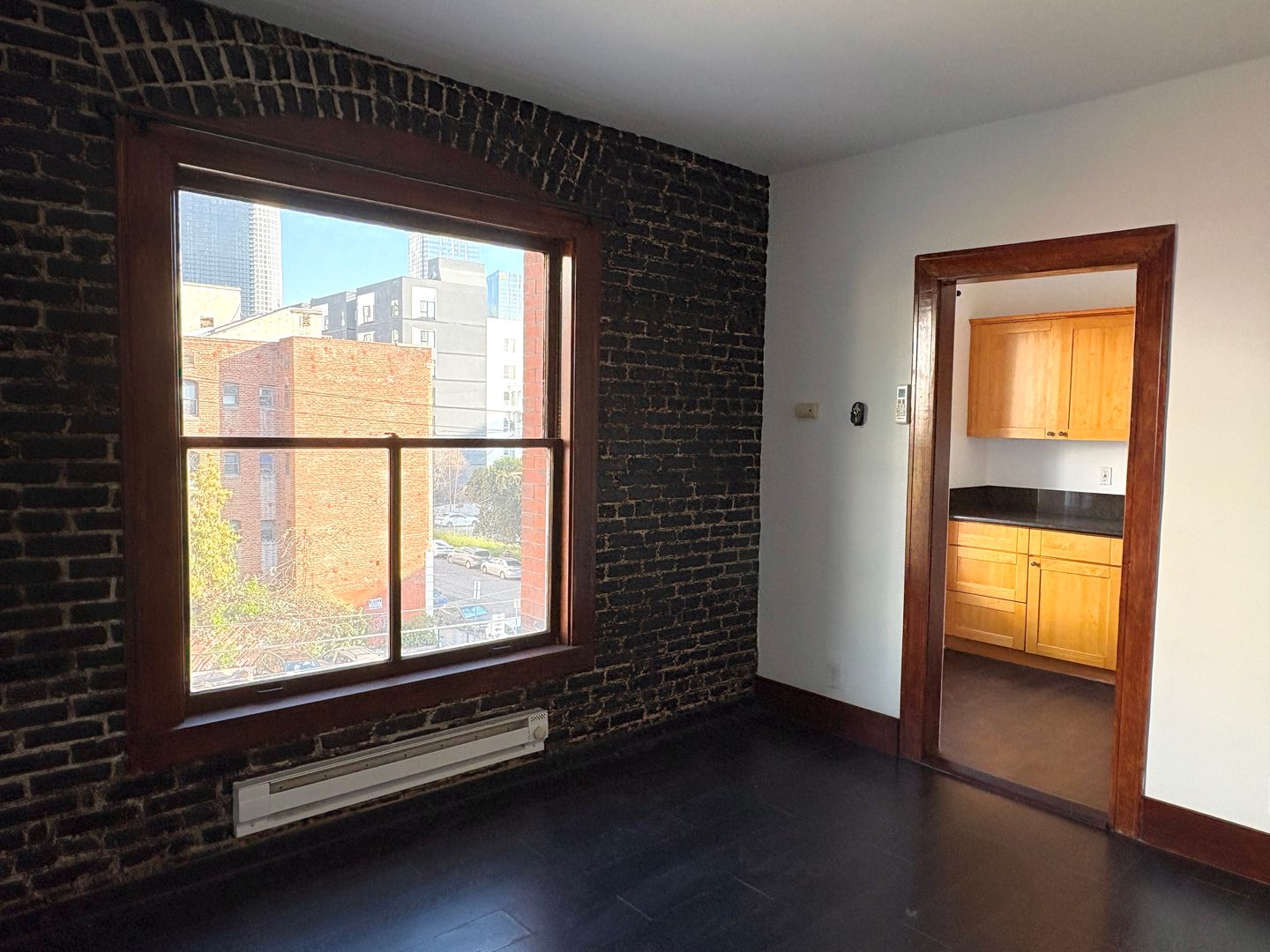 Los Angeles Apartment: 1305 Ingraham Street