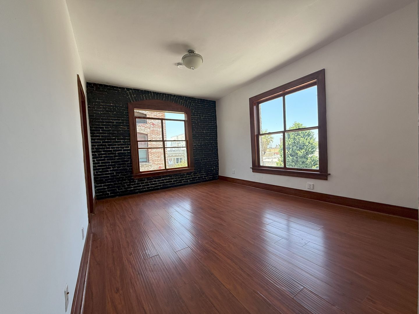 Los Angeles Apartment: 1305 Ingraham Street