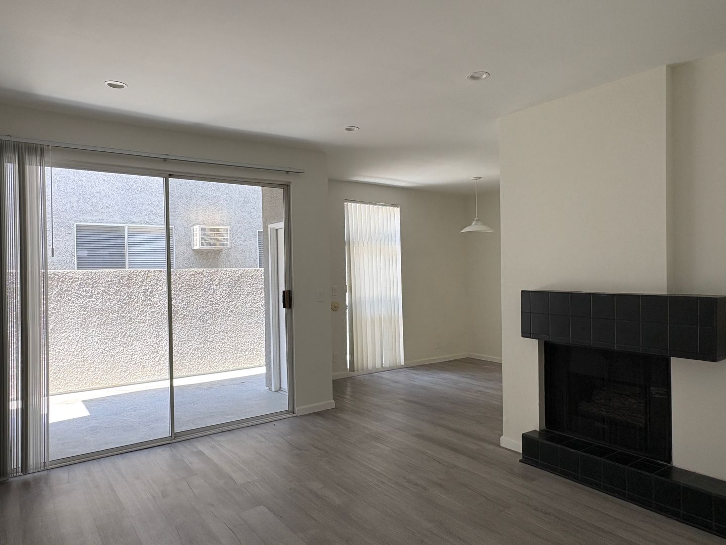 Los Angeles Apartment: 2481 S. Corinth Avenue