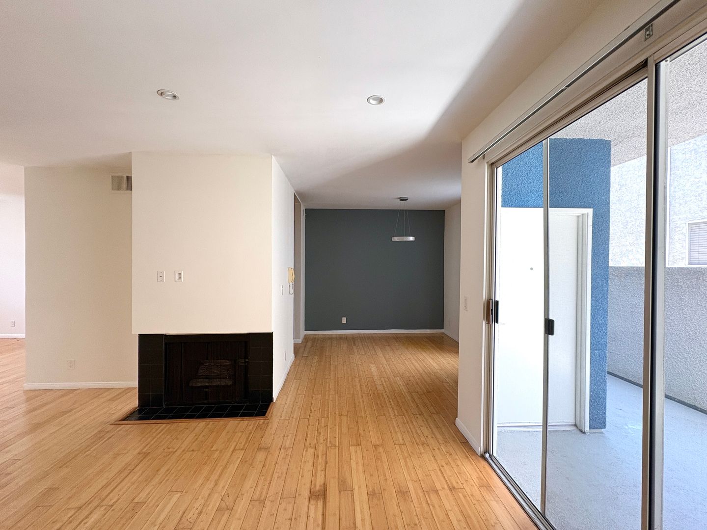 Los Angeles Apartment: 2481 S. Corinth Avenue