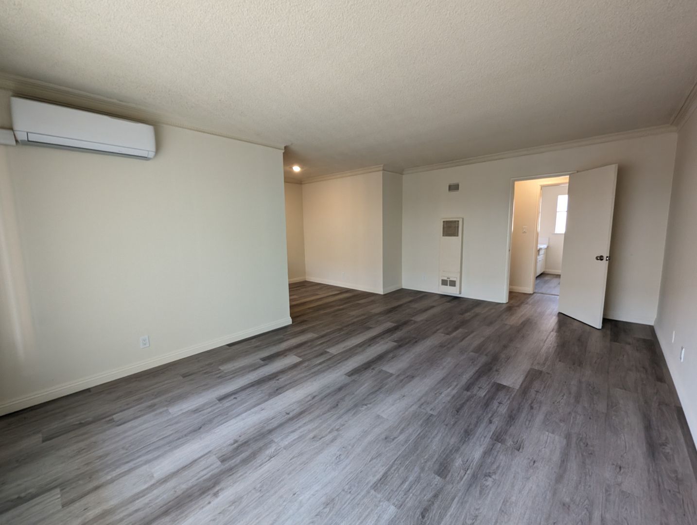 Pasadena Apartment: 250 N. Oakland Ave.