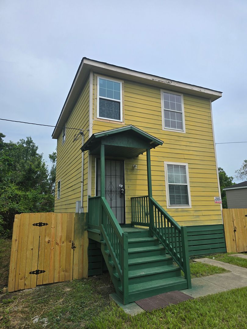 New Orleans House: 2430 Winthrop St
