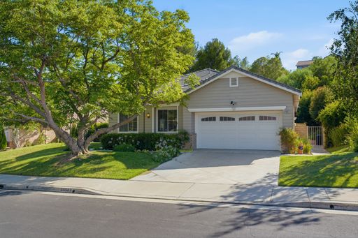 Gorgeous Single Story Home in Santa Clarita!