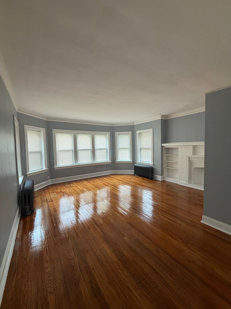 Chicago Apartment: 8228 South Maryland Avenue