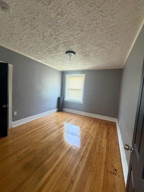 Discover comfortable living at 7001 S Aberdeen in Chicago – photo 1