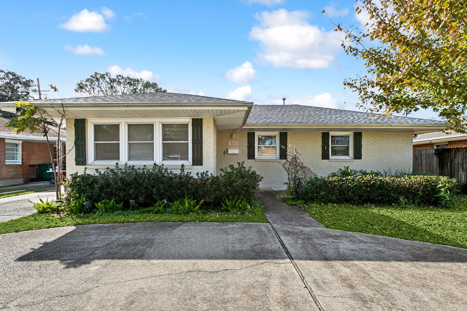 Metairie House: 604 Melanie Avenue