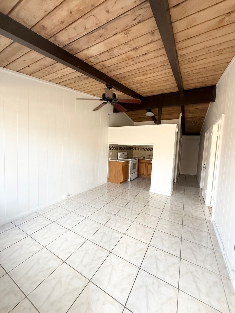 Honolulu House: 3842 A Salt Lake Blvd