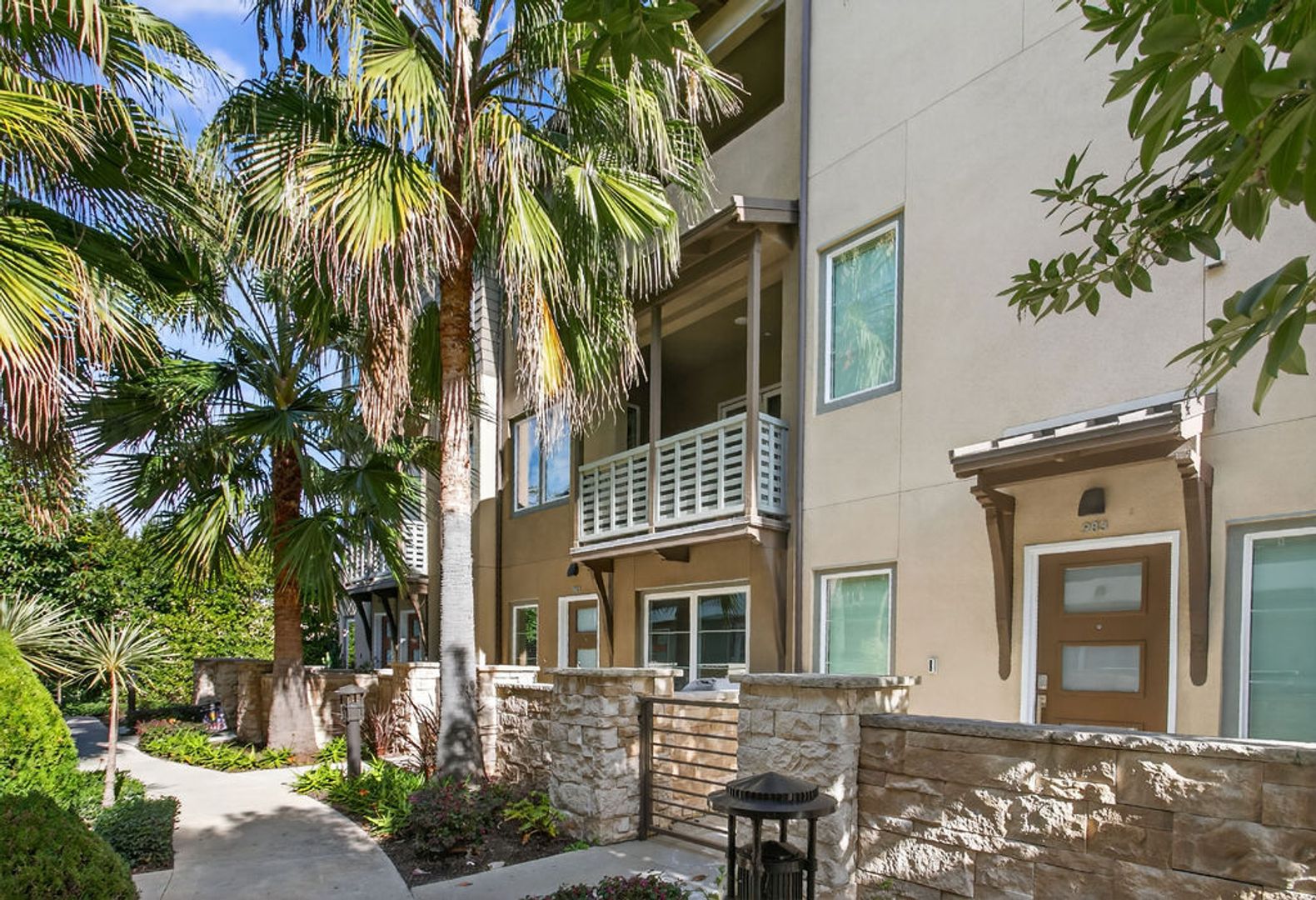 Dana Point Townhome: 985 Doheney Way